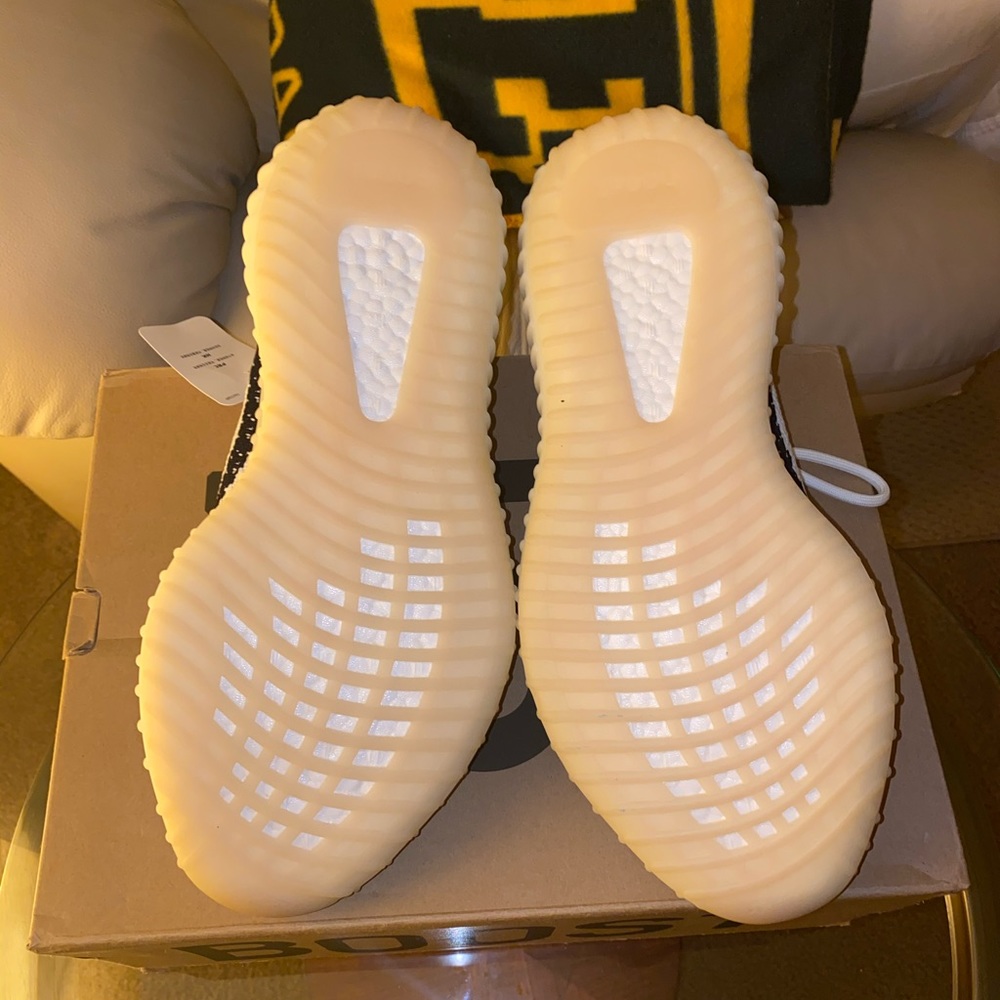 🔥Adidas “YEEZY BOOST 350 V2”🔥 - Picture 2 of 10